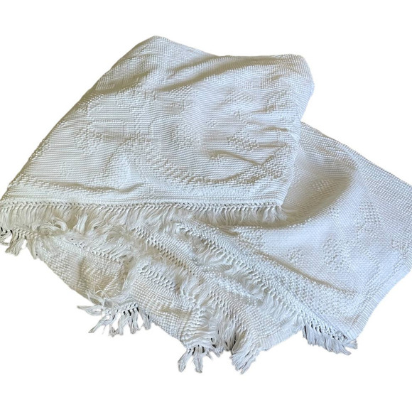 White QUEEN BEDSPREAD - Picture 5 of 15